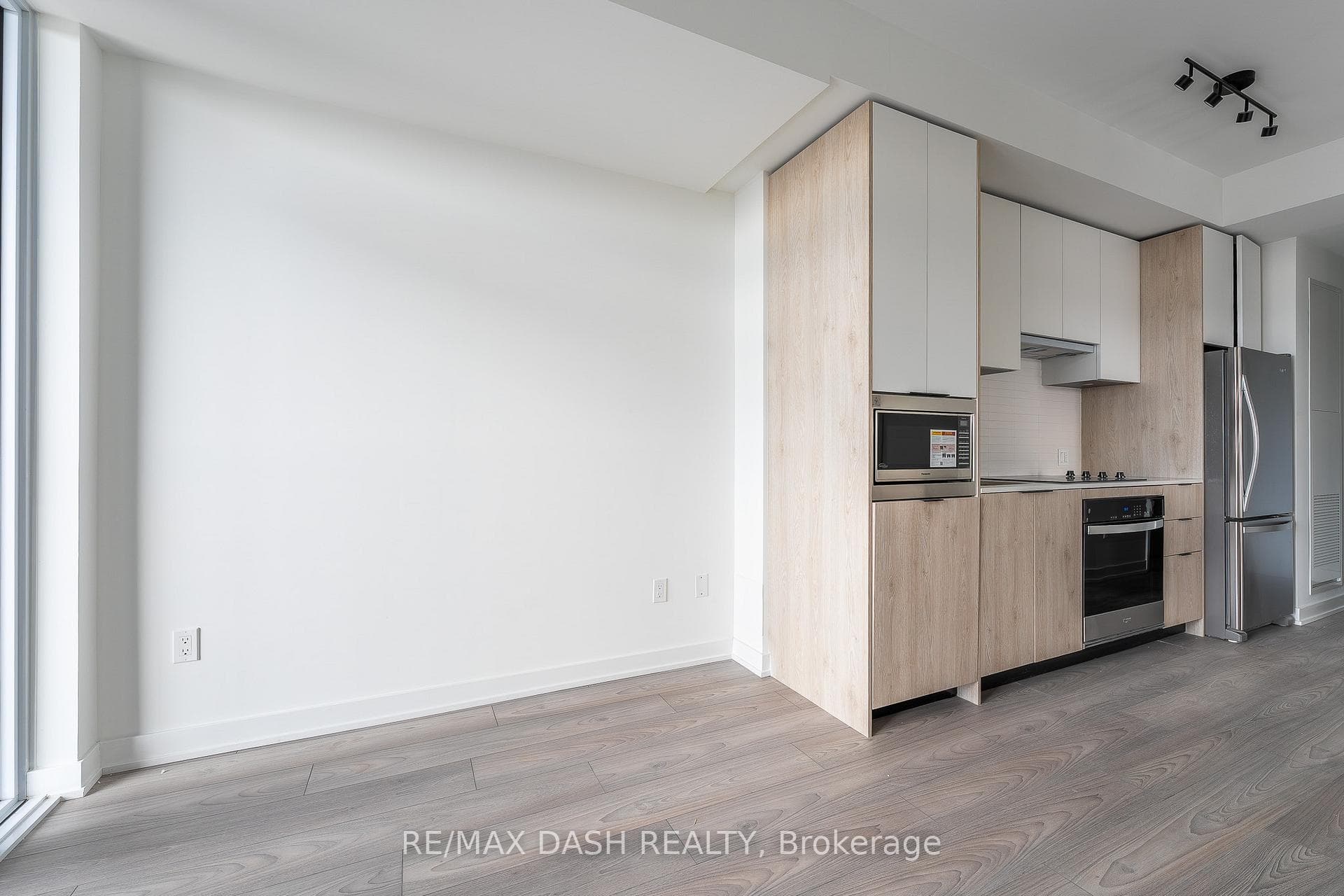 1007 THE QUEENSWAY Avenue Unit 713 photo 10