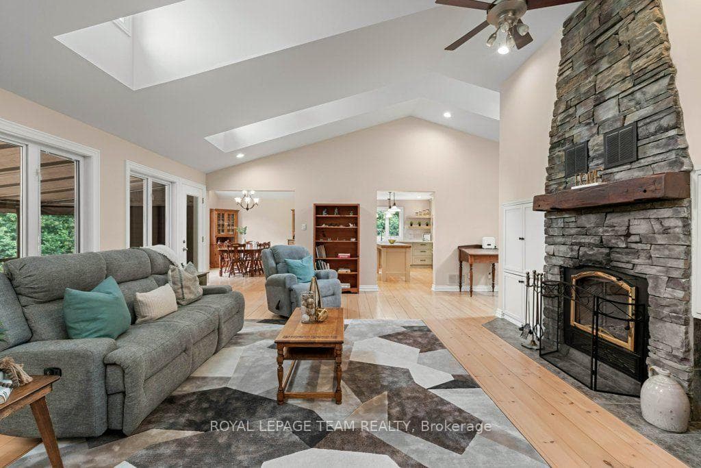 6485 Waddion Drive photo 8