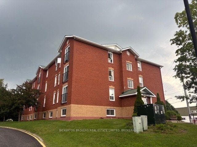 550 Talbot Place Unit 301 photo 1