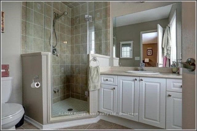 85 Lander Crescent photo 16