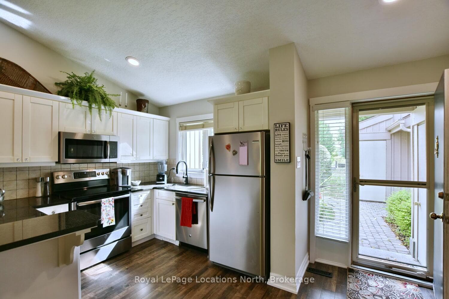 590 OXBOW Crescent photo 20