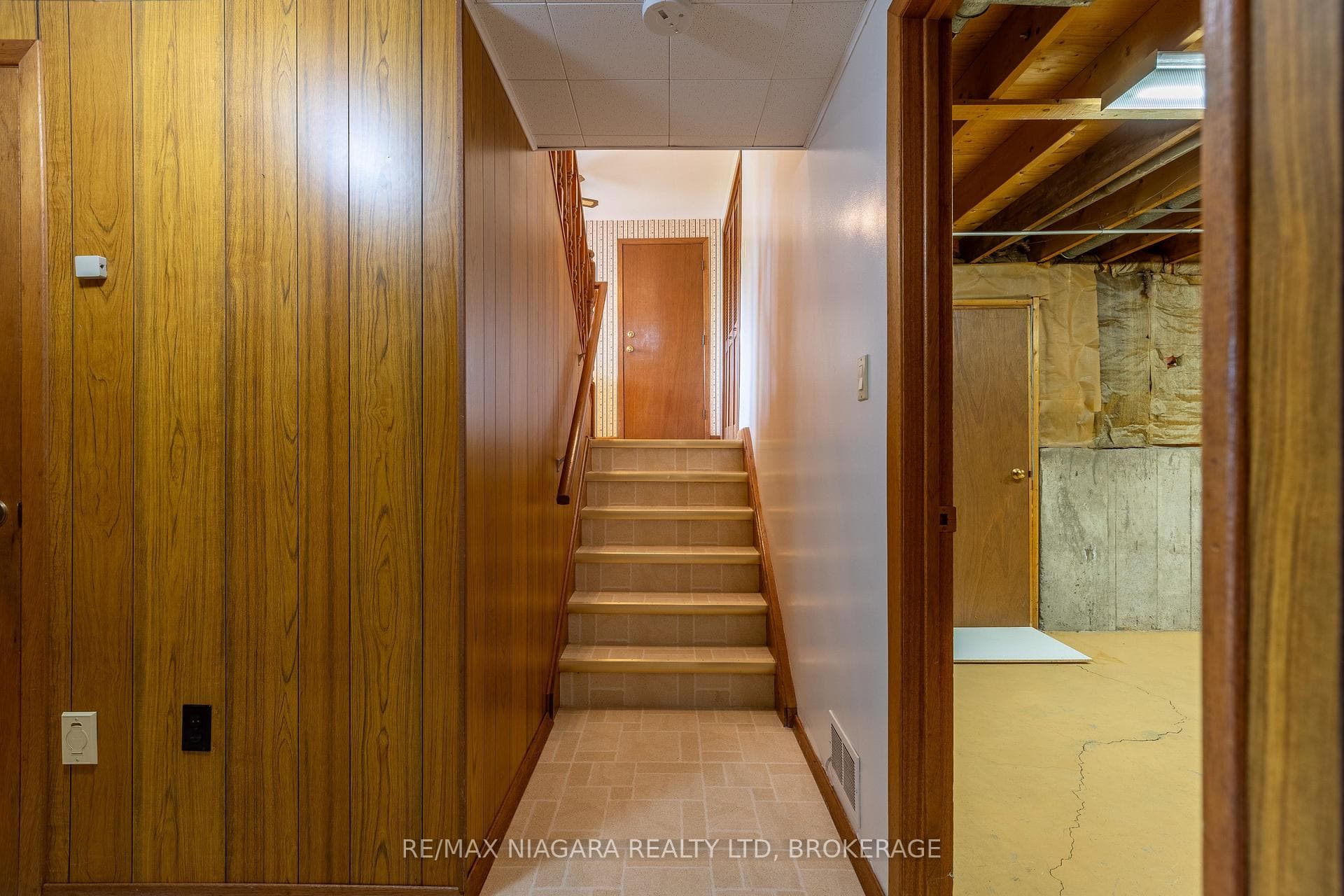 82 Westwood Crescent photo 25