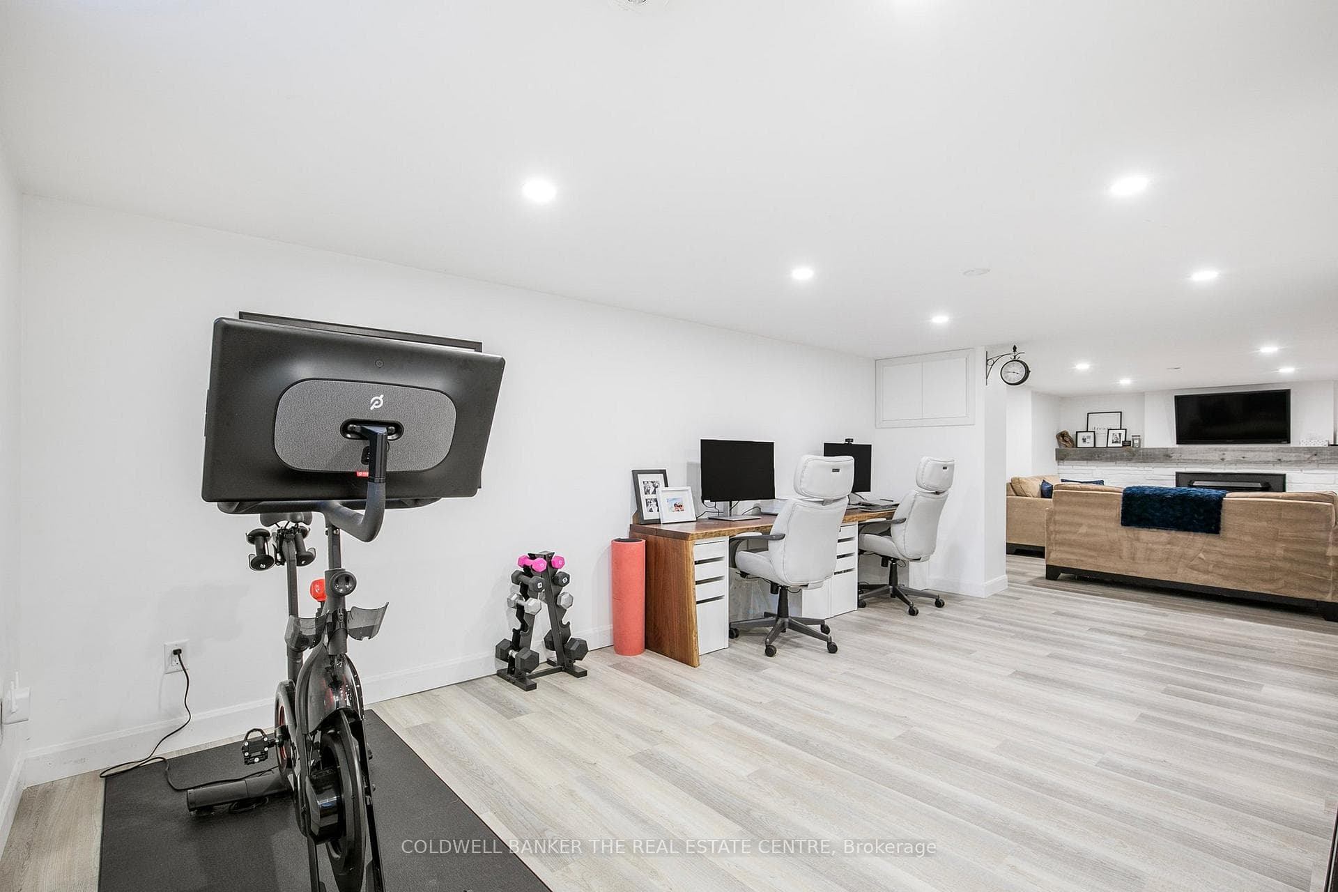 252 Scott Avenue photo 19