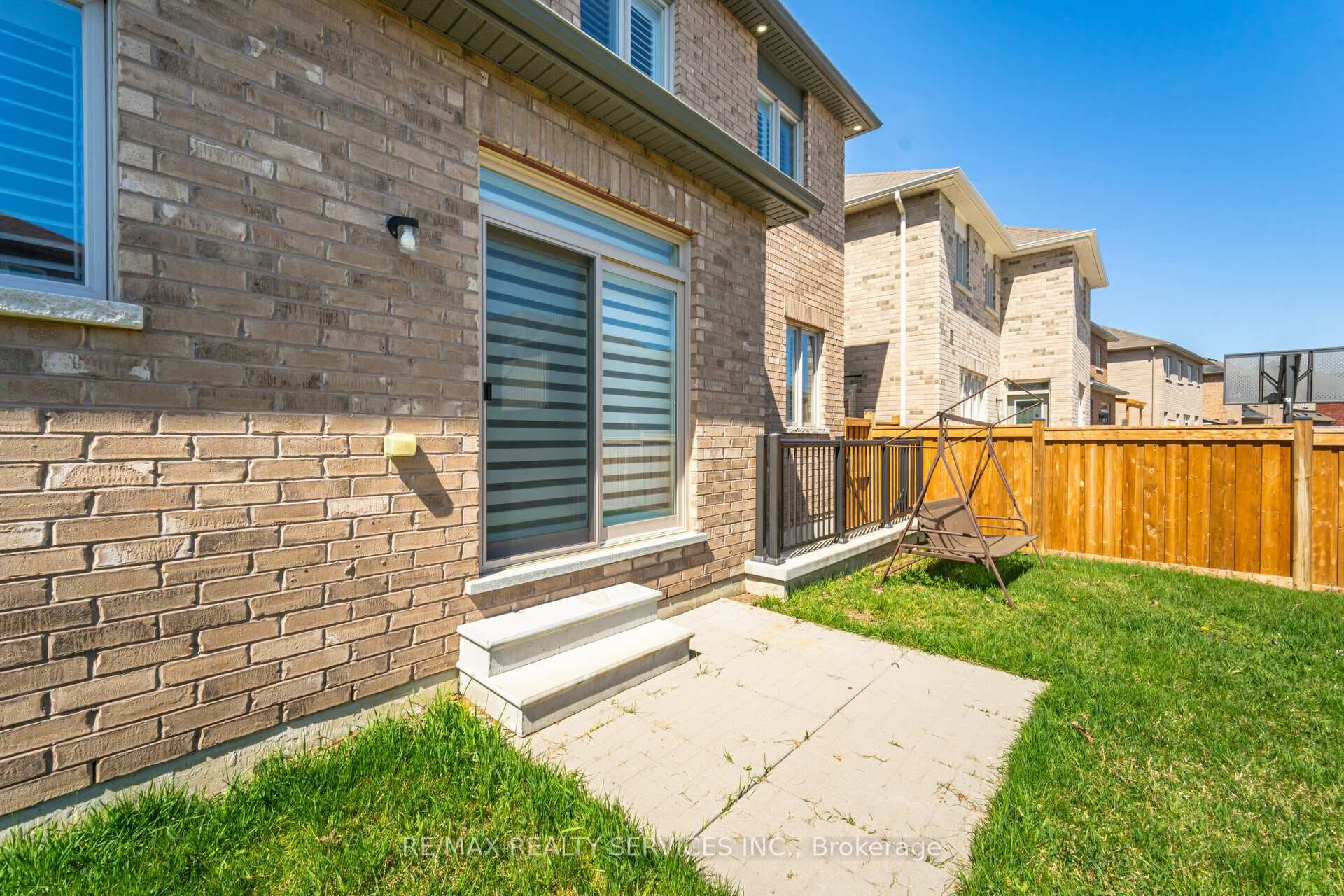 581 Dougall Avenue photo 34