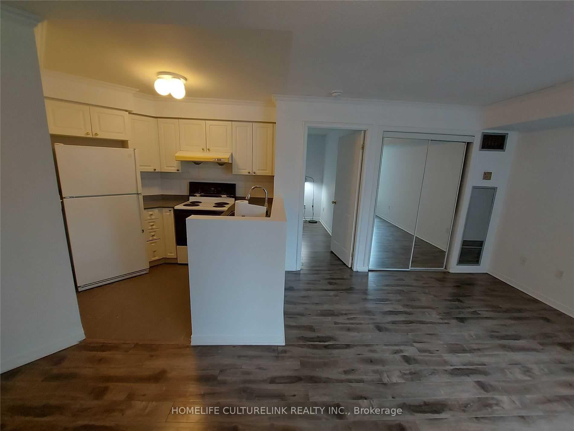 18 Pemberton Avenue Unit 400 photo 9