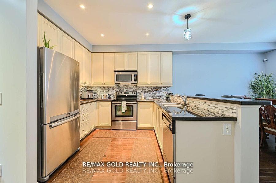31 Bergamont Road photo 13
