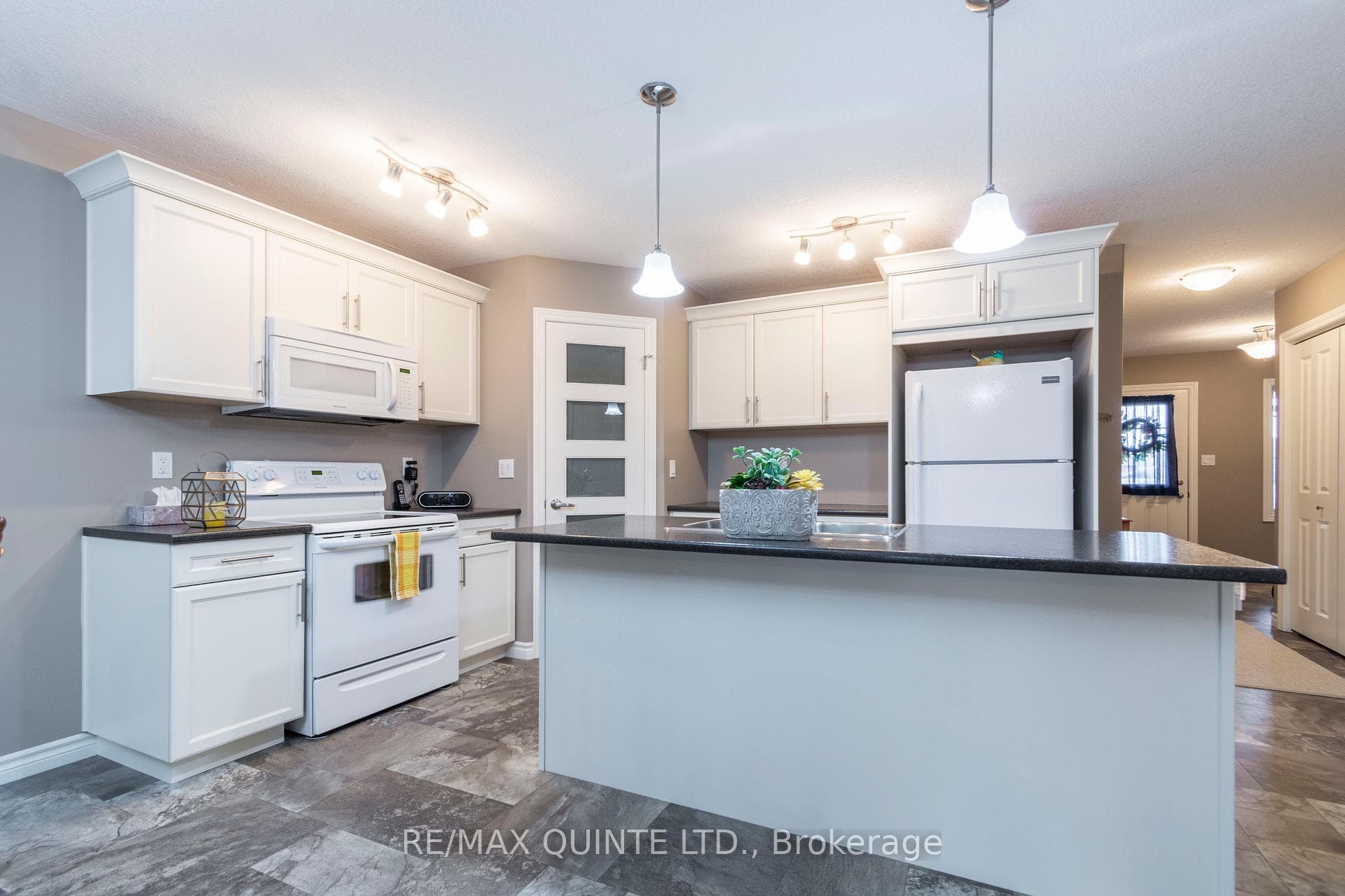 35 Glenview Crescent photo 7