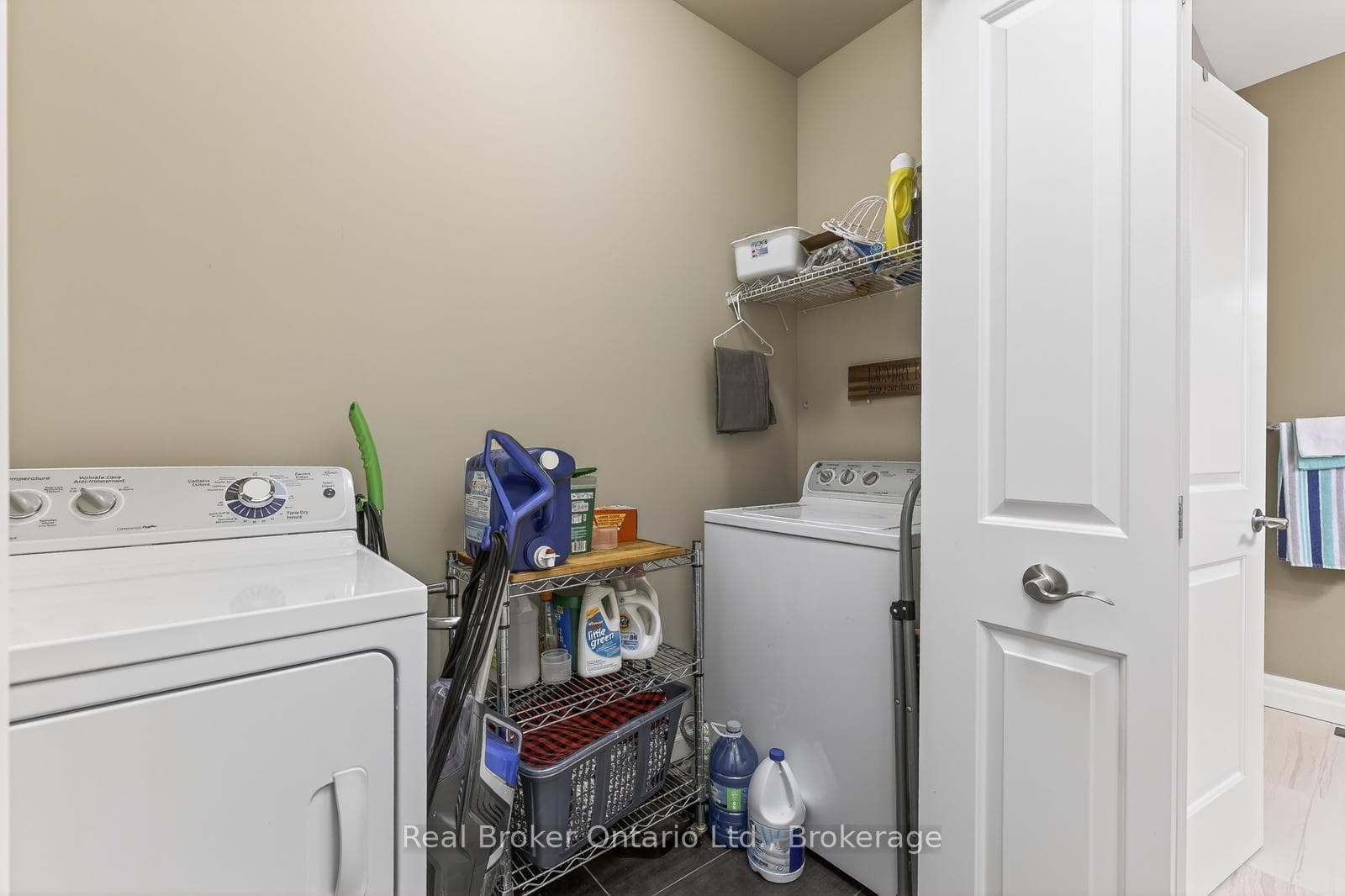 247 Munnoch Boulevard Unit 2 photo 32