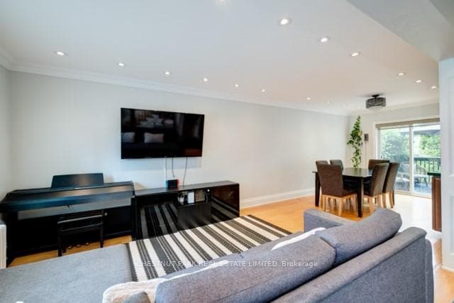 107 Divadale Drive photo 4