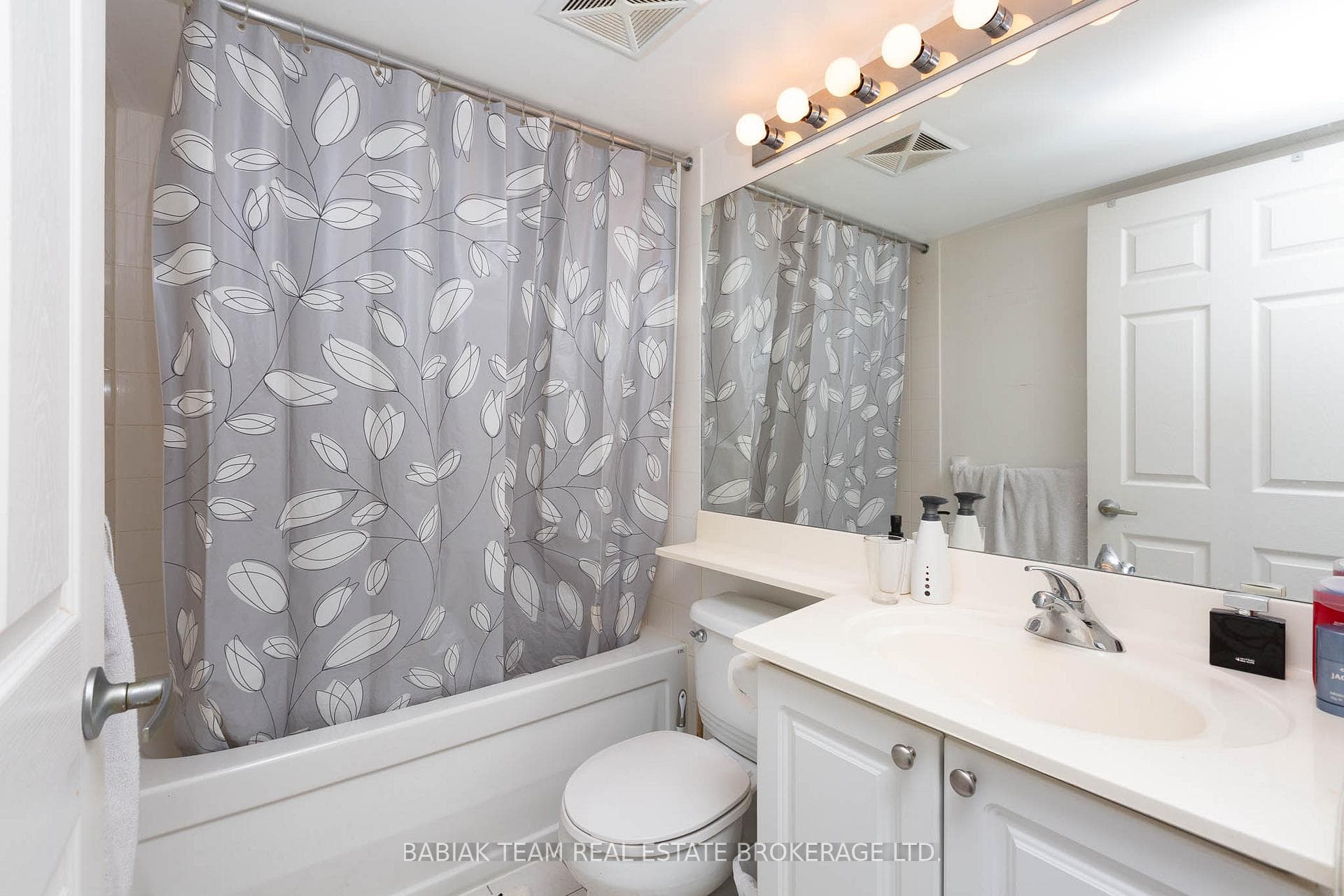 1369 Bloor Street Unit 513 photo 10