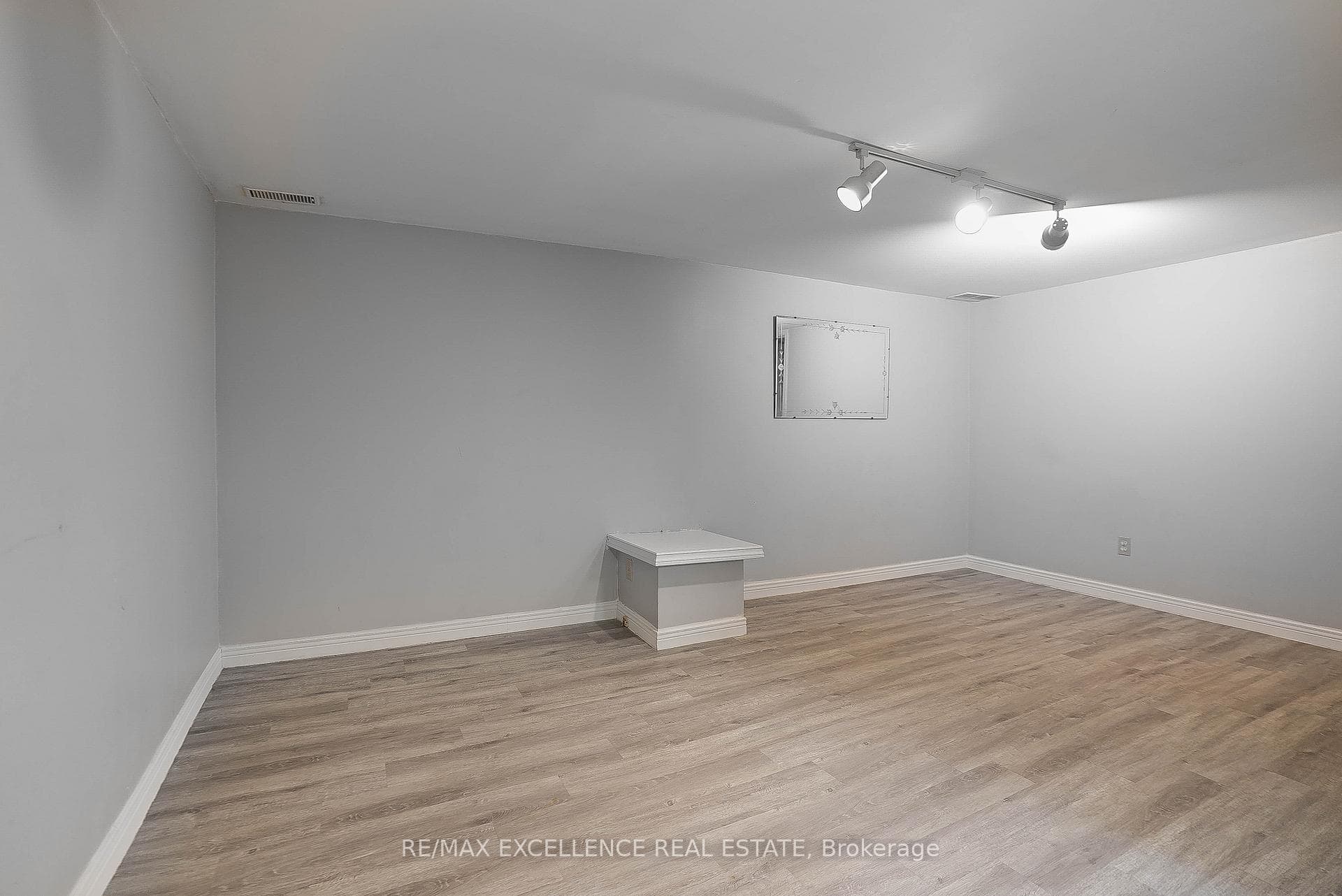 1257 VICTORIA Drive photo 9