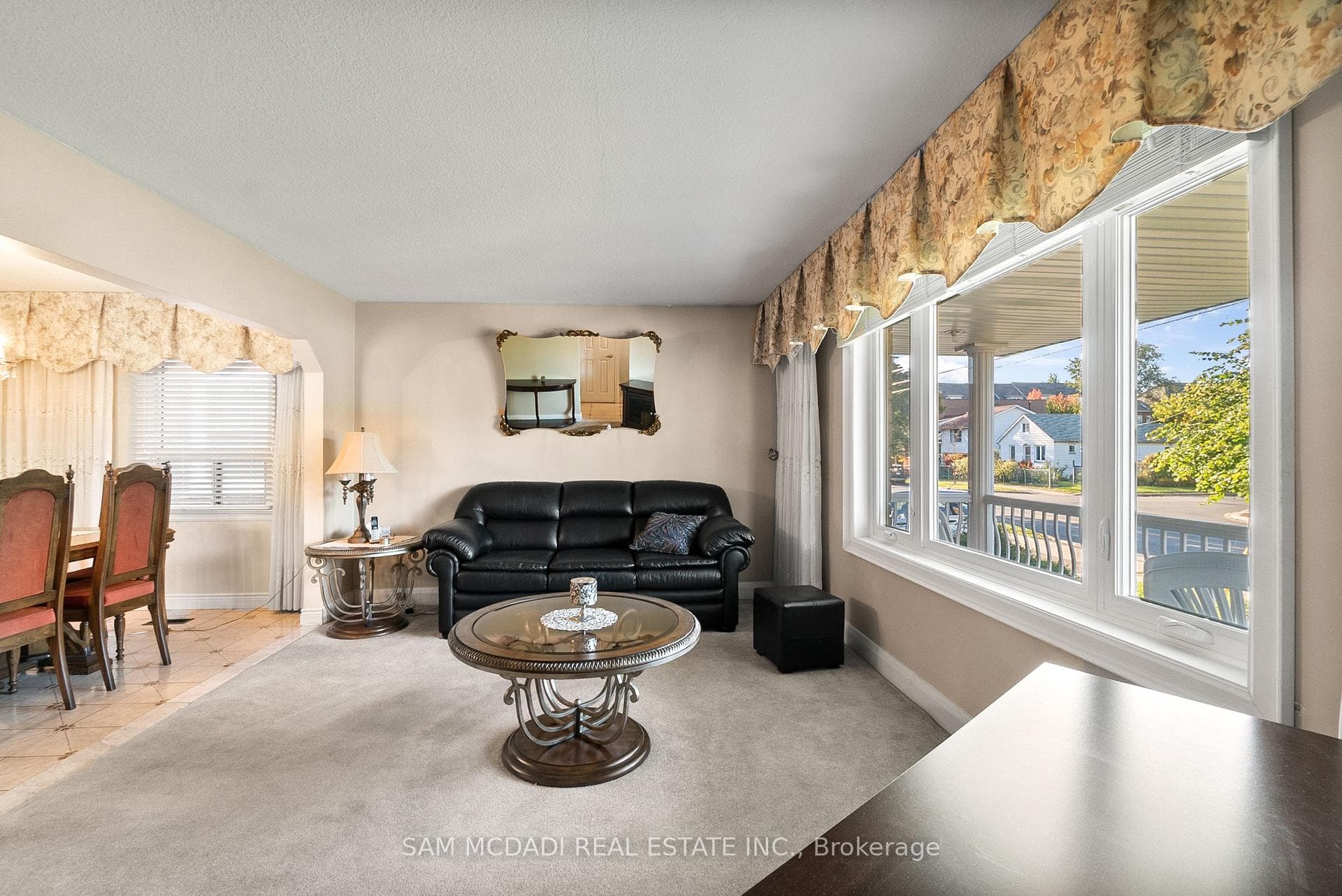 83 Evans Avenue photo 15