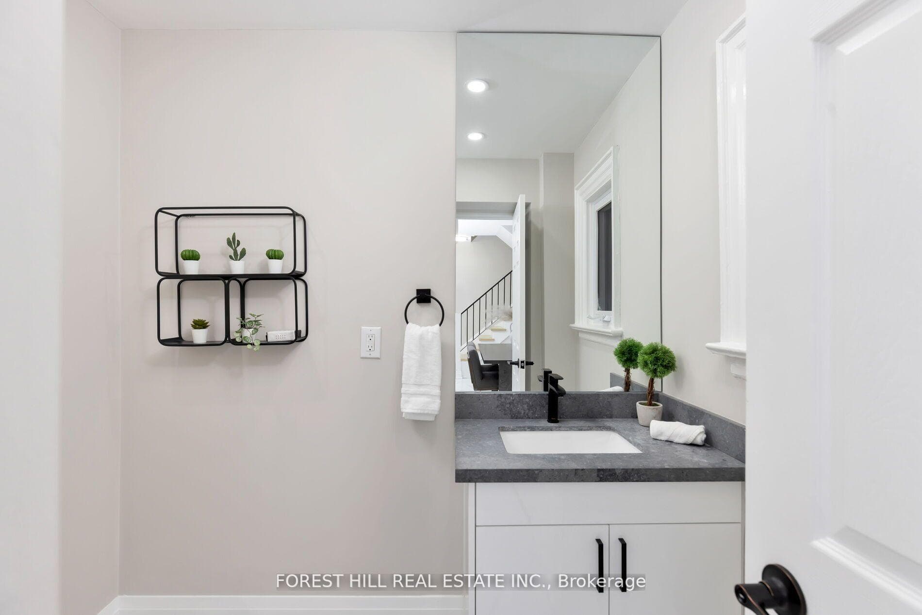 169 Walmer Road photo 16
