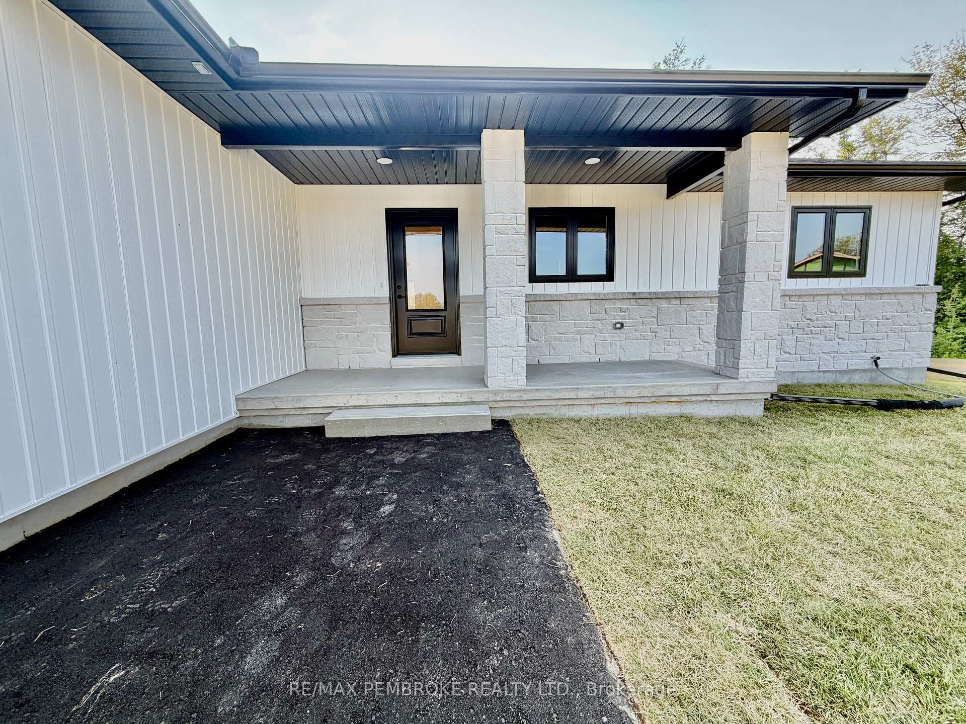 55 Eddy Crescent photo 2