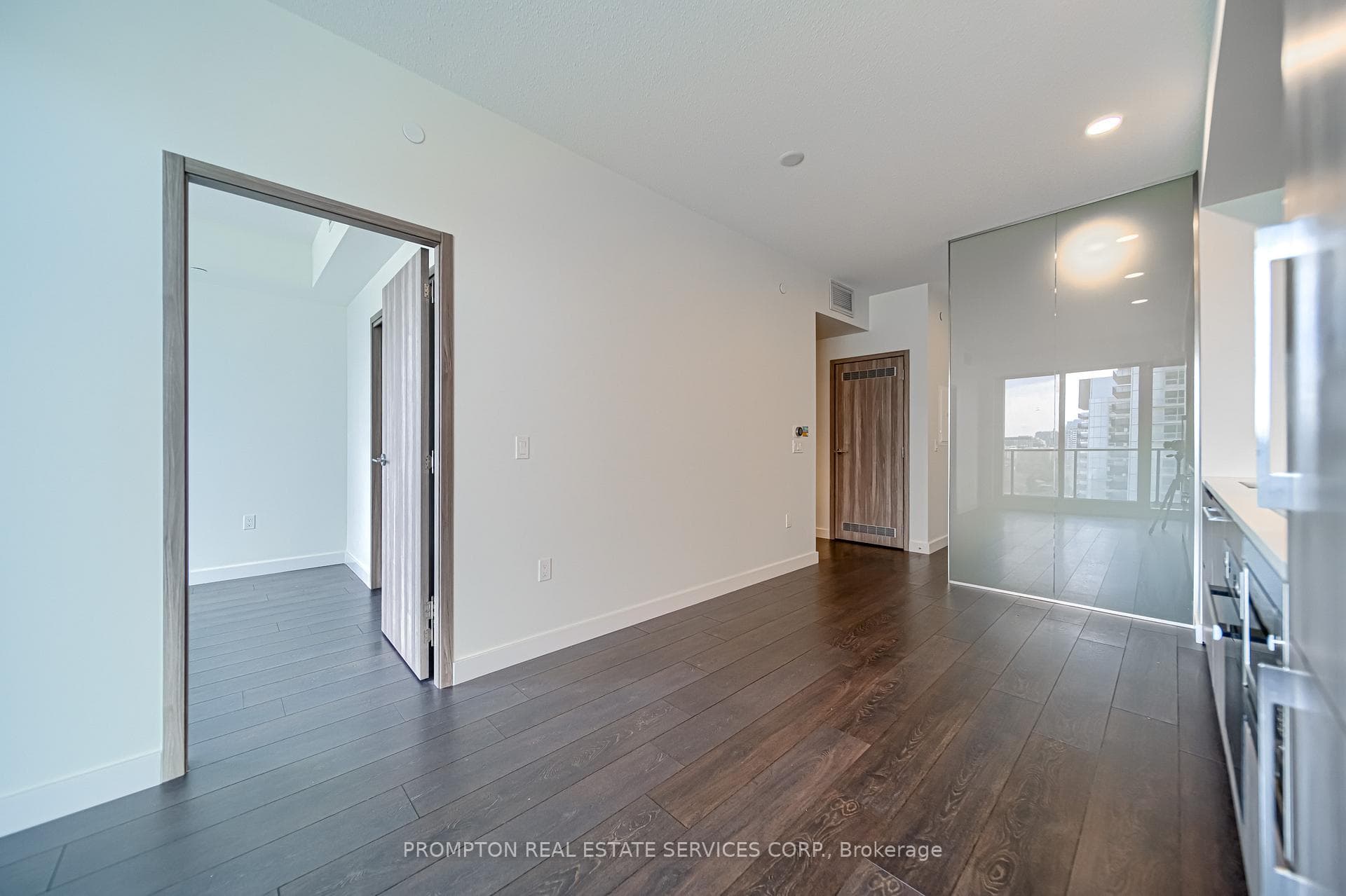 95 Mcmahon Drive Unit 2008 photo 9