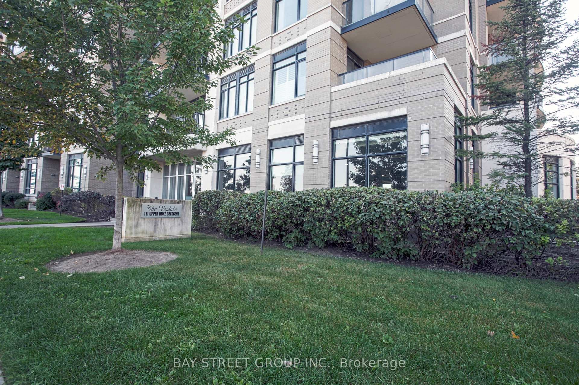 111 Upper Duke Crescent Unit 901 photo 3