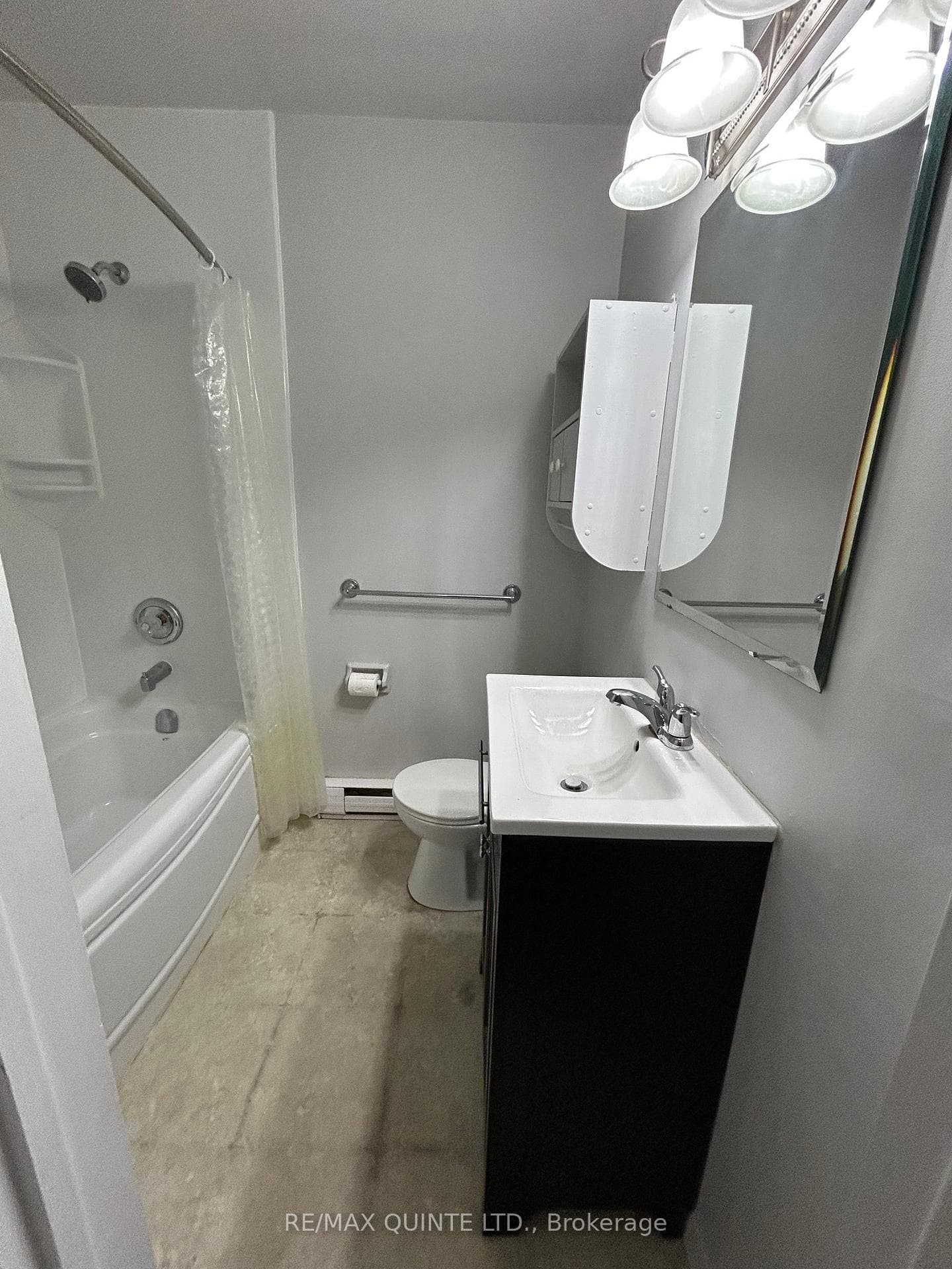 Updated 4 piece bathroom