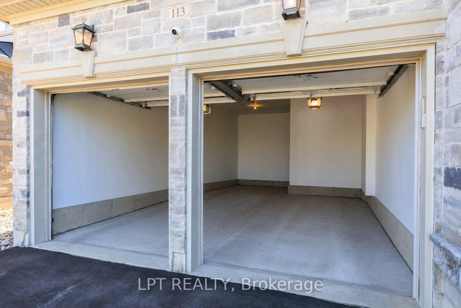 113 Burns Boulevard photo 38