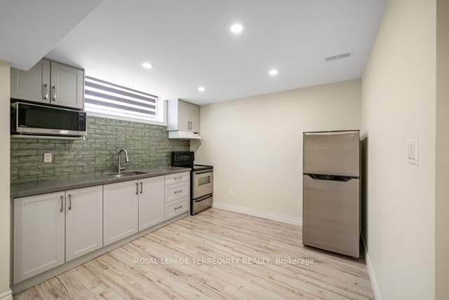 1 Devineridge Avenue photo 4