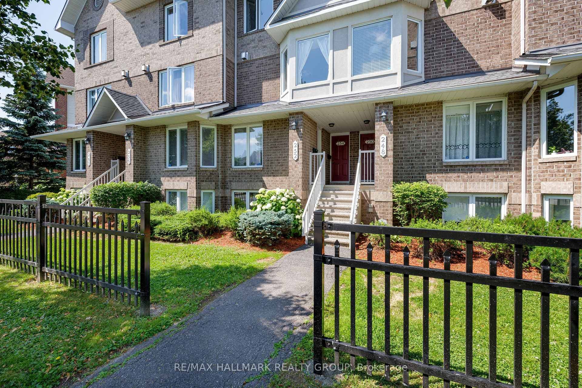 250 Cresthaven Drive Unit 3 photo 3