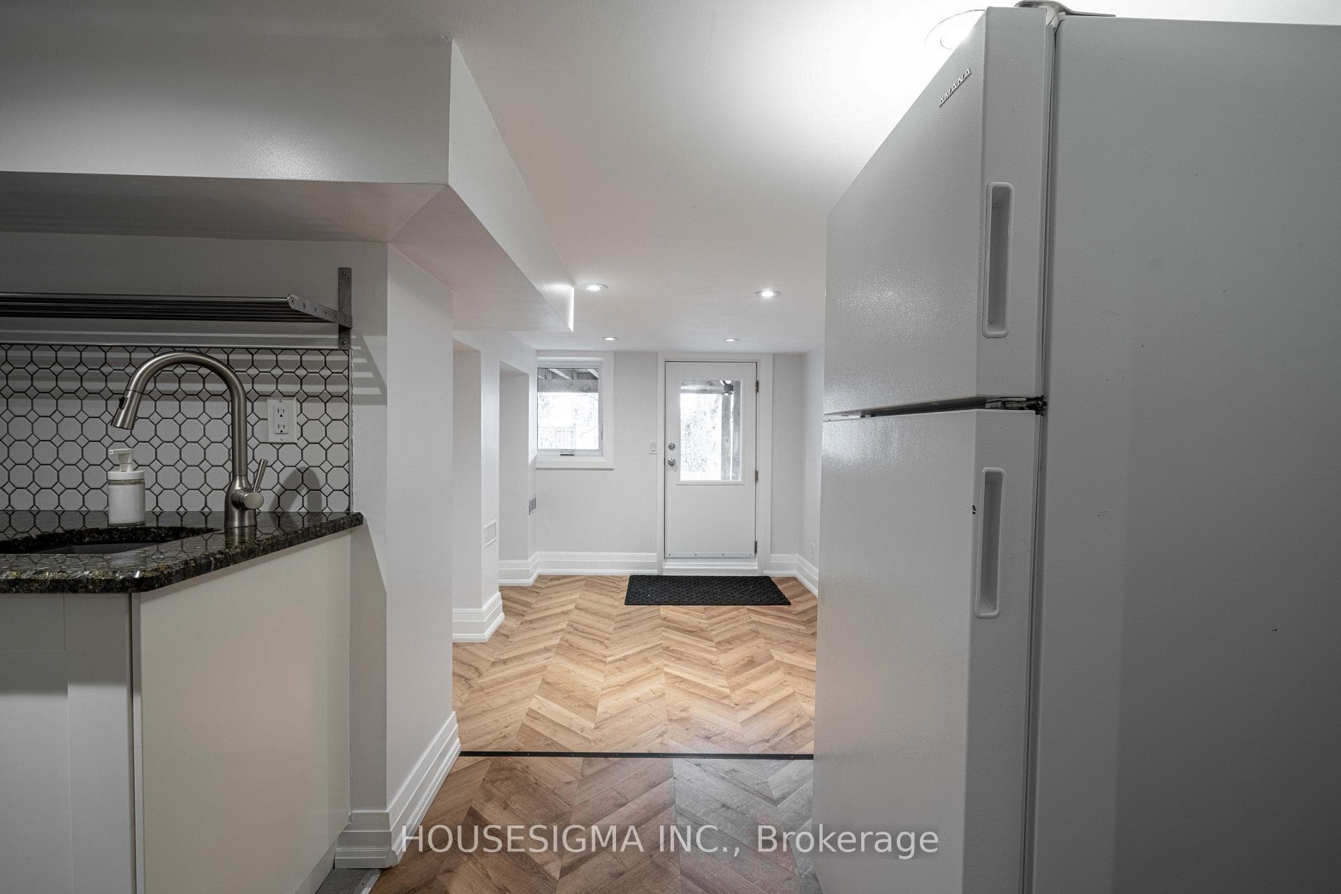 5 Ivy Avenue Unit Lower photo 8