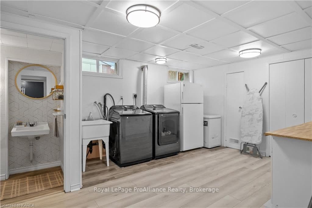 769 SUSSEX Boulevard photo 28