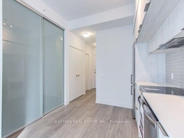 181 Dundas Street Unit 5301 photo 4