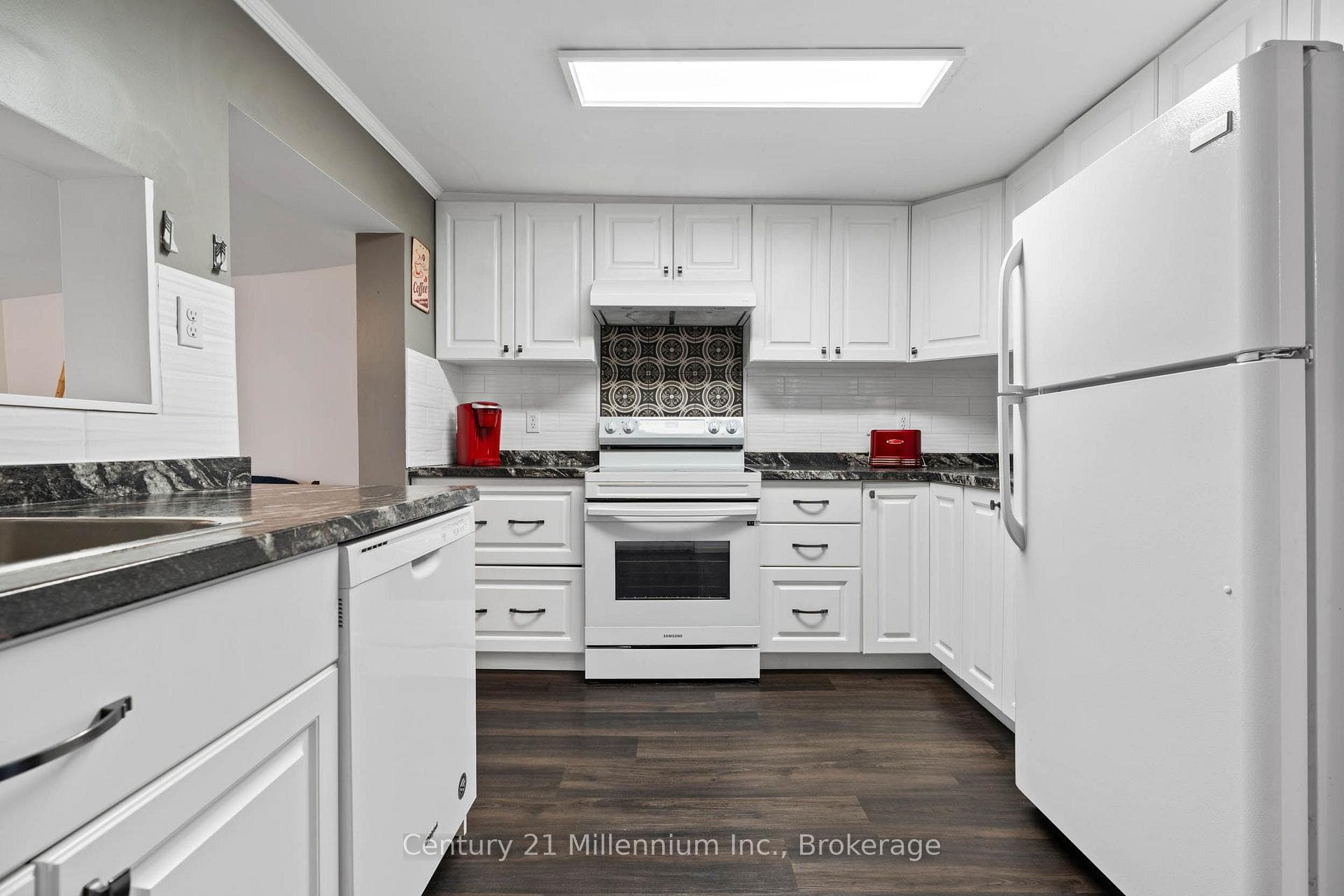 251 William Street photo 13