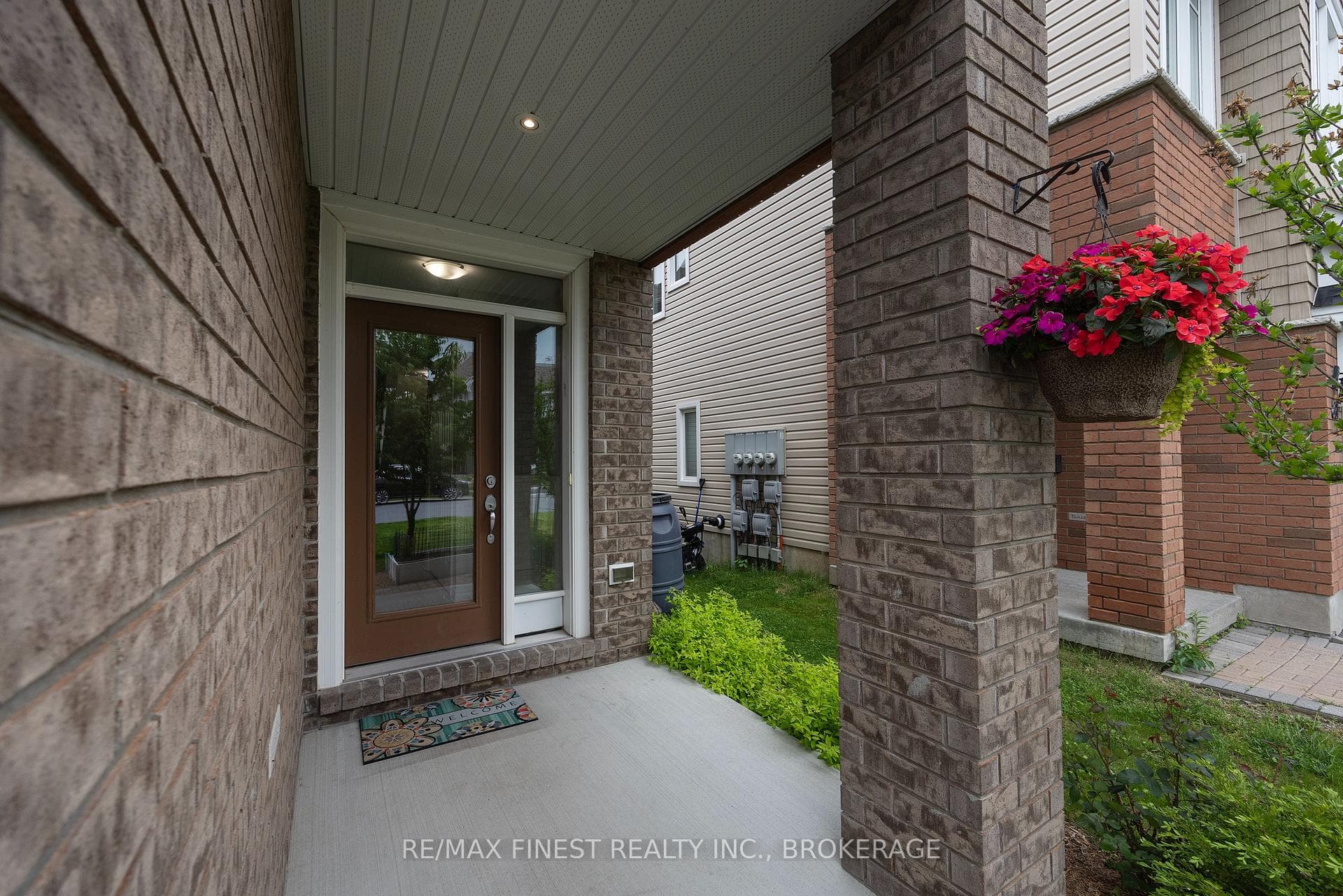 879 Riverview Way photo 4