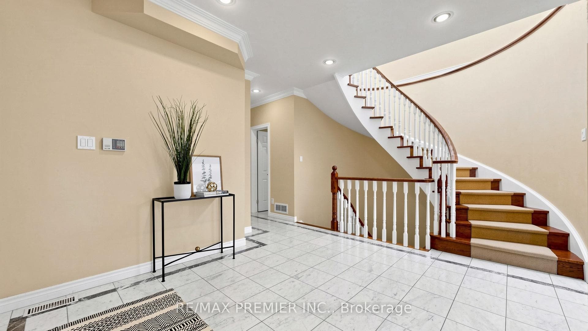 488 Woburn Avenue photo 16