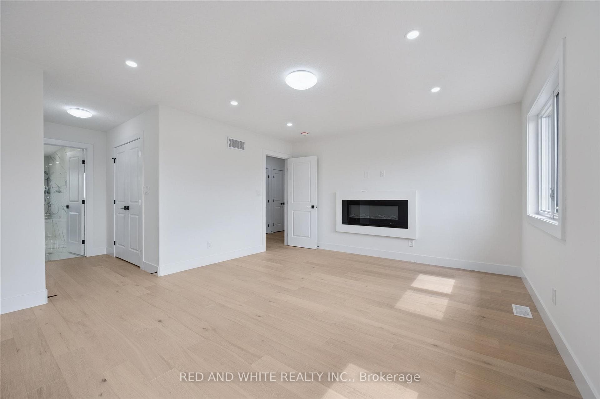 76 Sass Crescent photo 26
