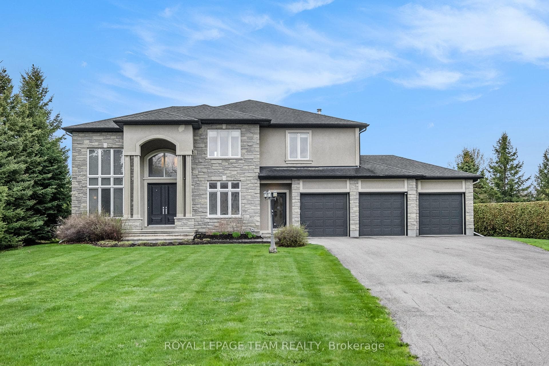 5386 Mansel Crescent photo 1
