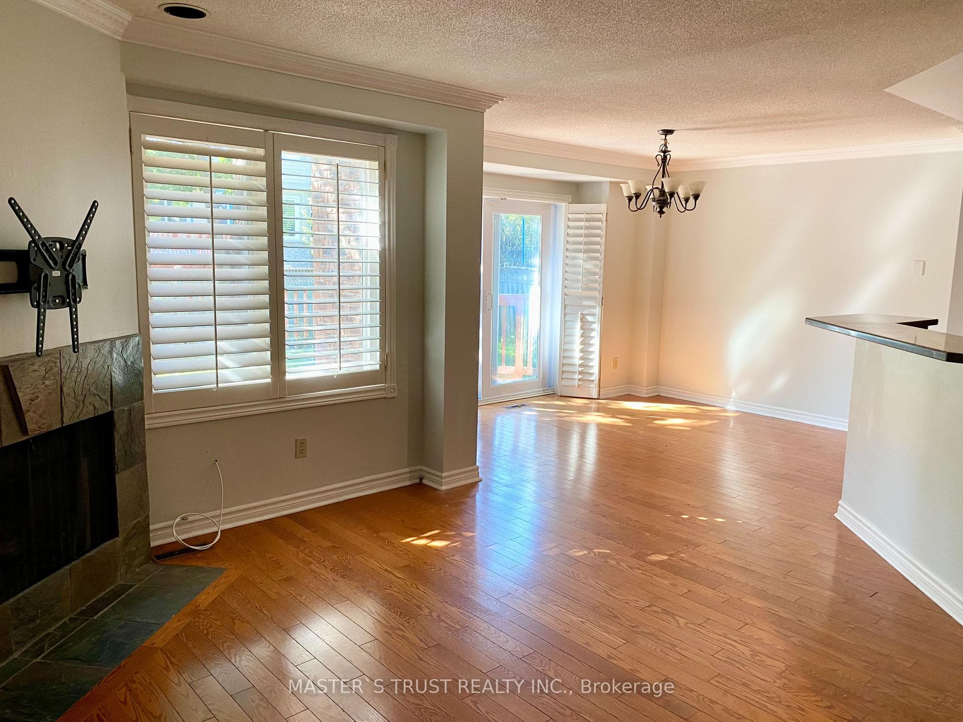 2525 Willowburne Drive photo 4