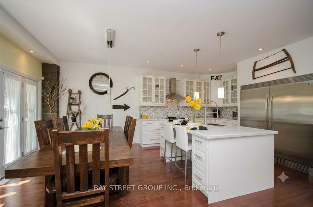 133 Riveredge Drive photo 5
