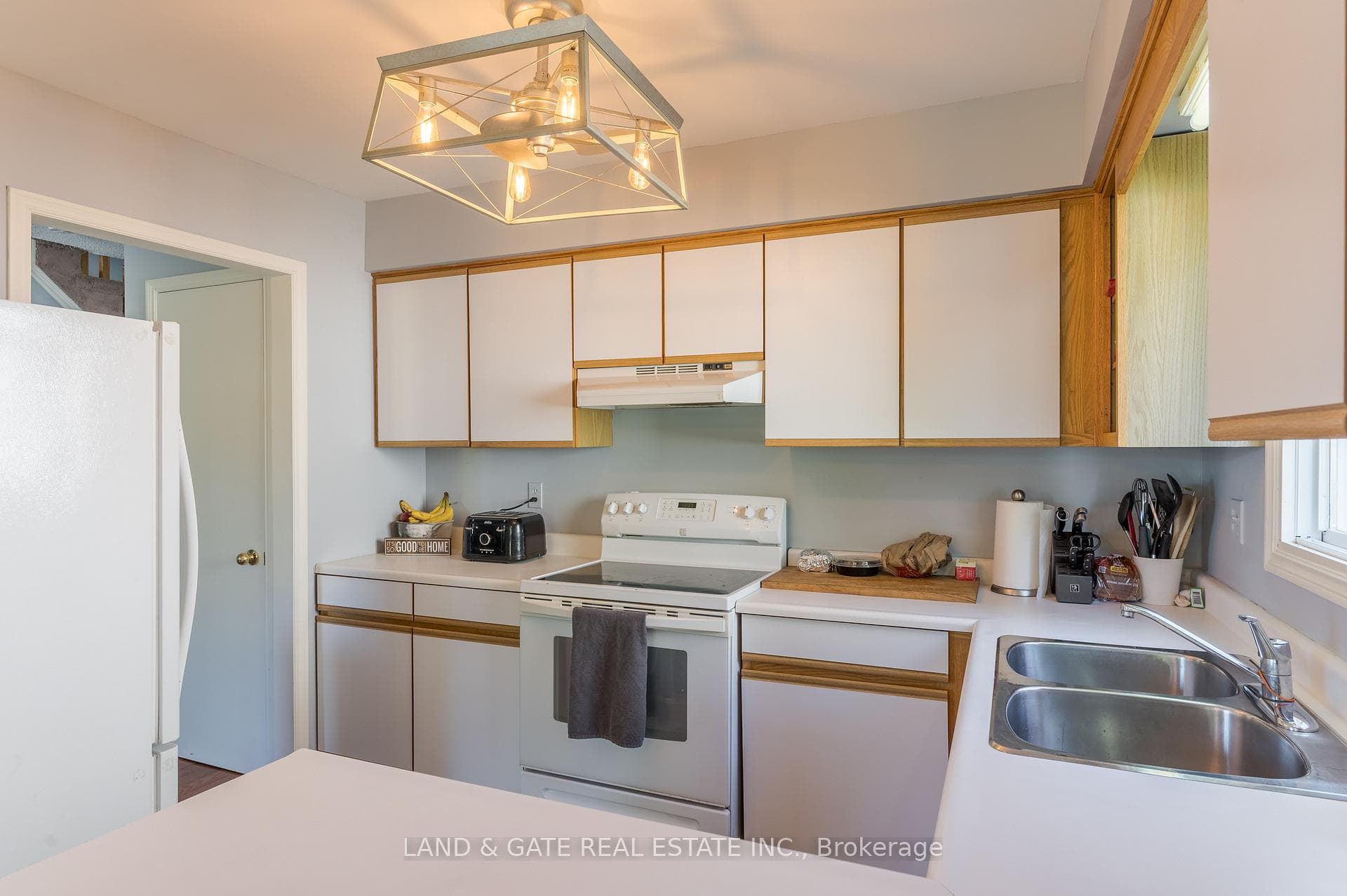 912 Heenan Street photo 15