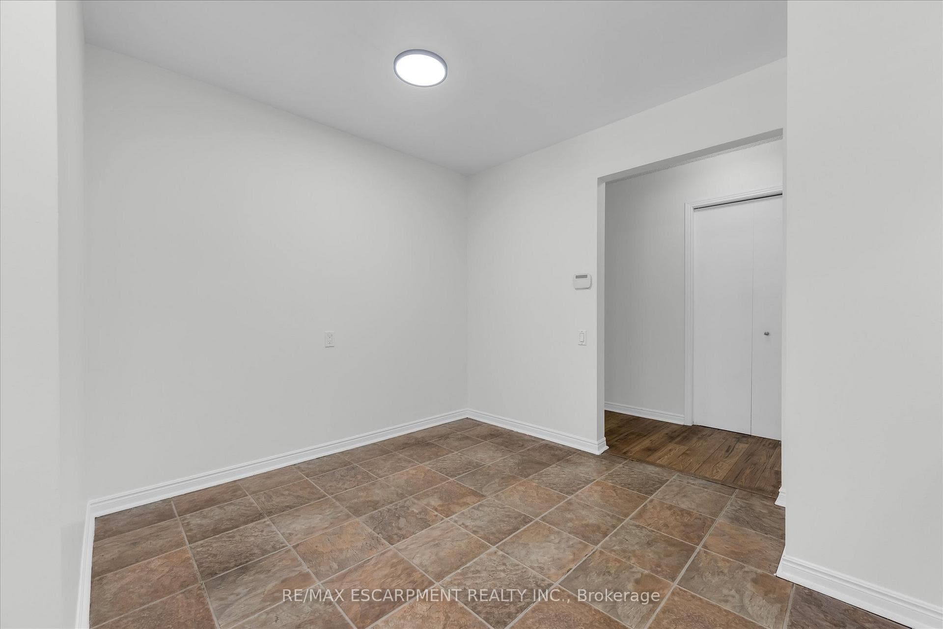 261 LIMERIDGE Road photo 9