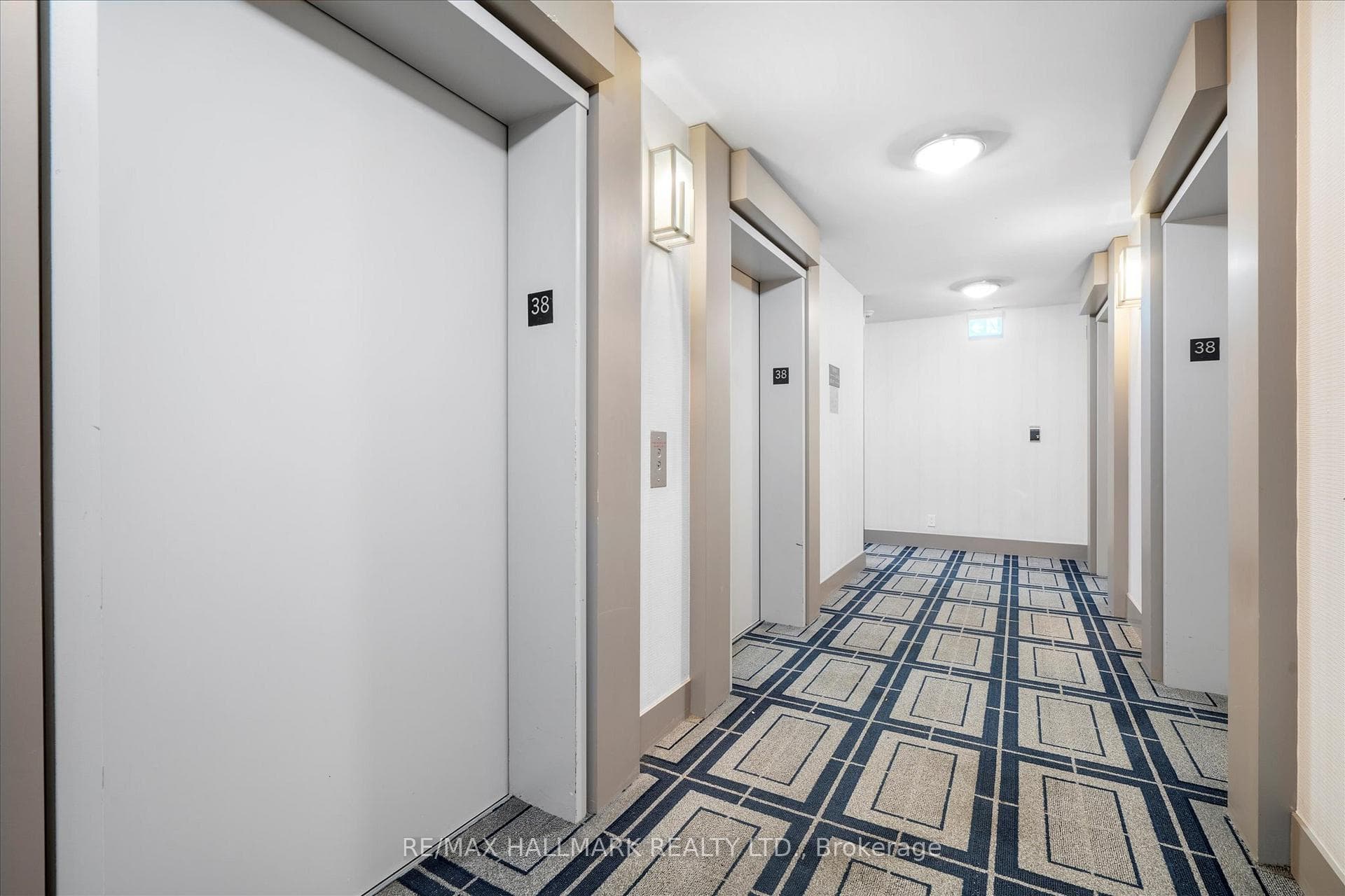 81 Navy Wharf Court Unit 3803 photo 4