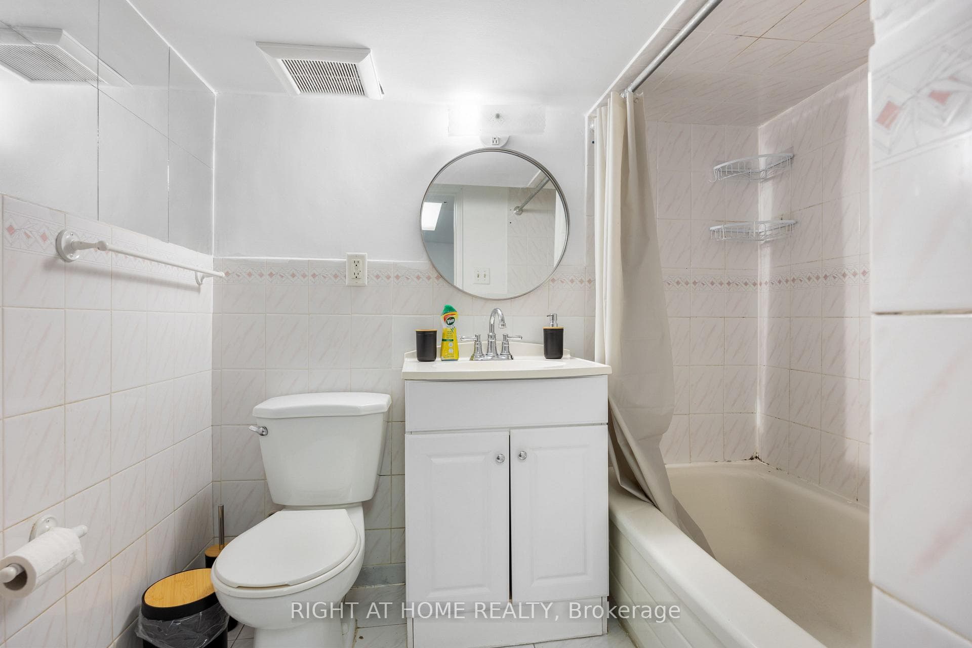 124 Argyle Street Unit Basement photo 9