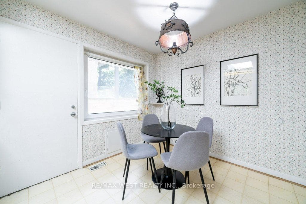 8 Farningham Crescent photo 8