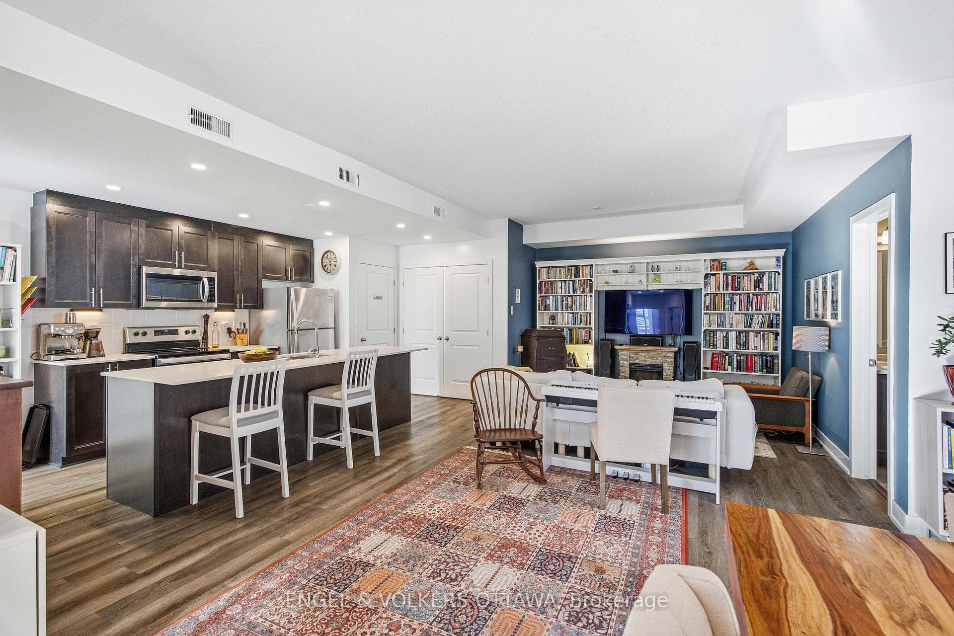 310 Tulum Crescent Unit B photo 9