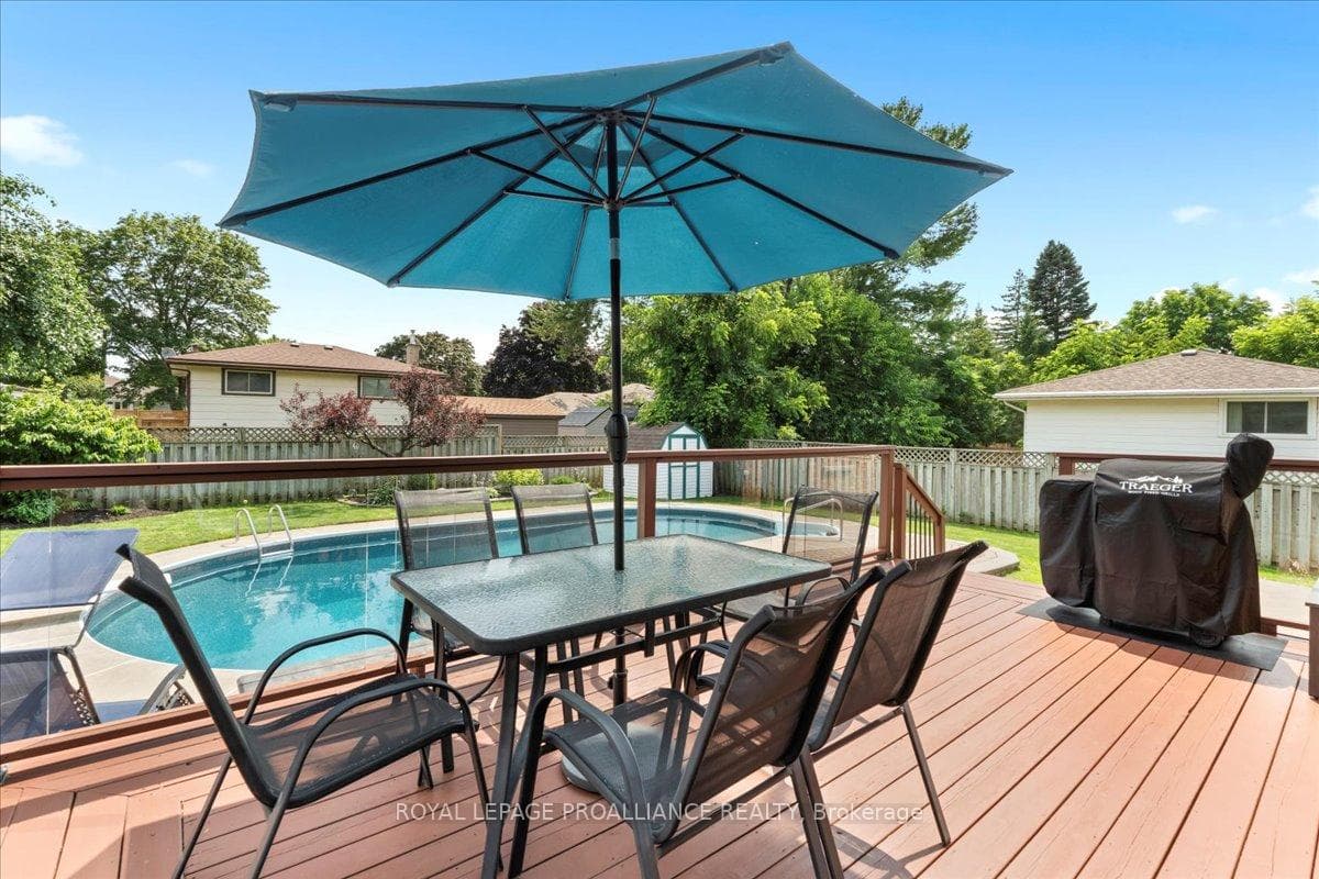 4 Lexington Crescent photo 4
