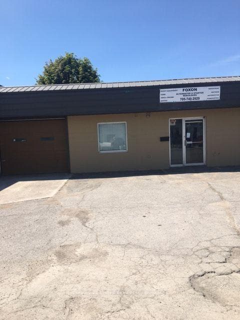 675 The Queensway N/A Unit D photo 1