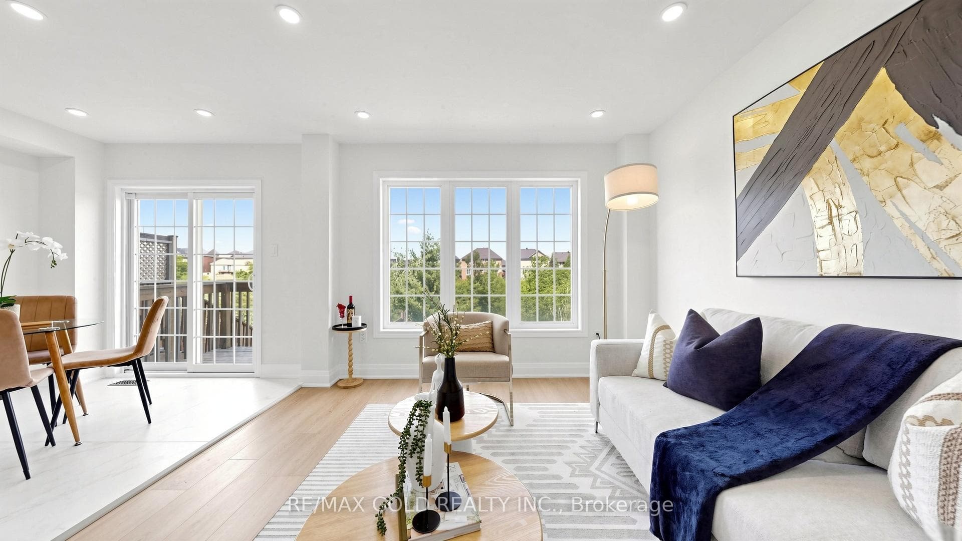 9 Edgewater Court photo 11