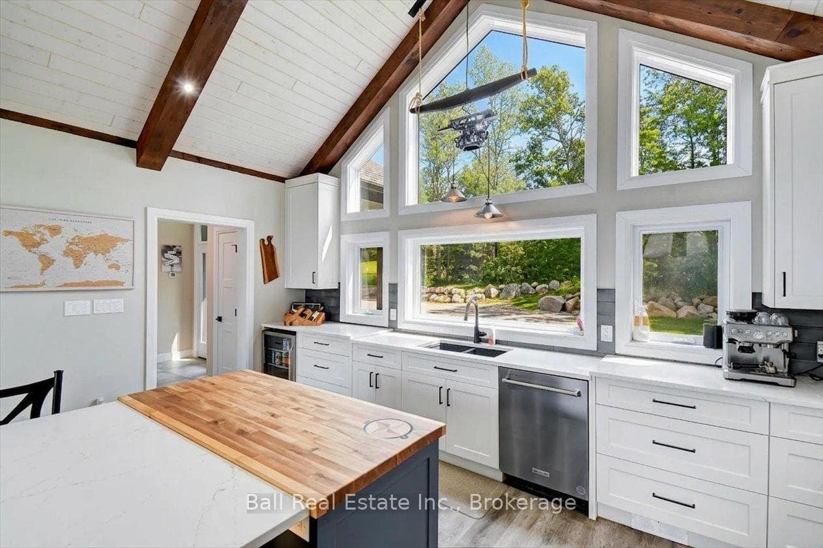 632 The South Road photo 22
