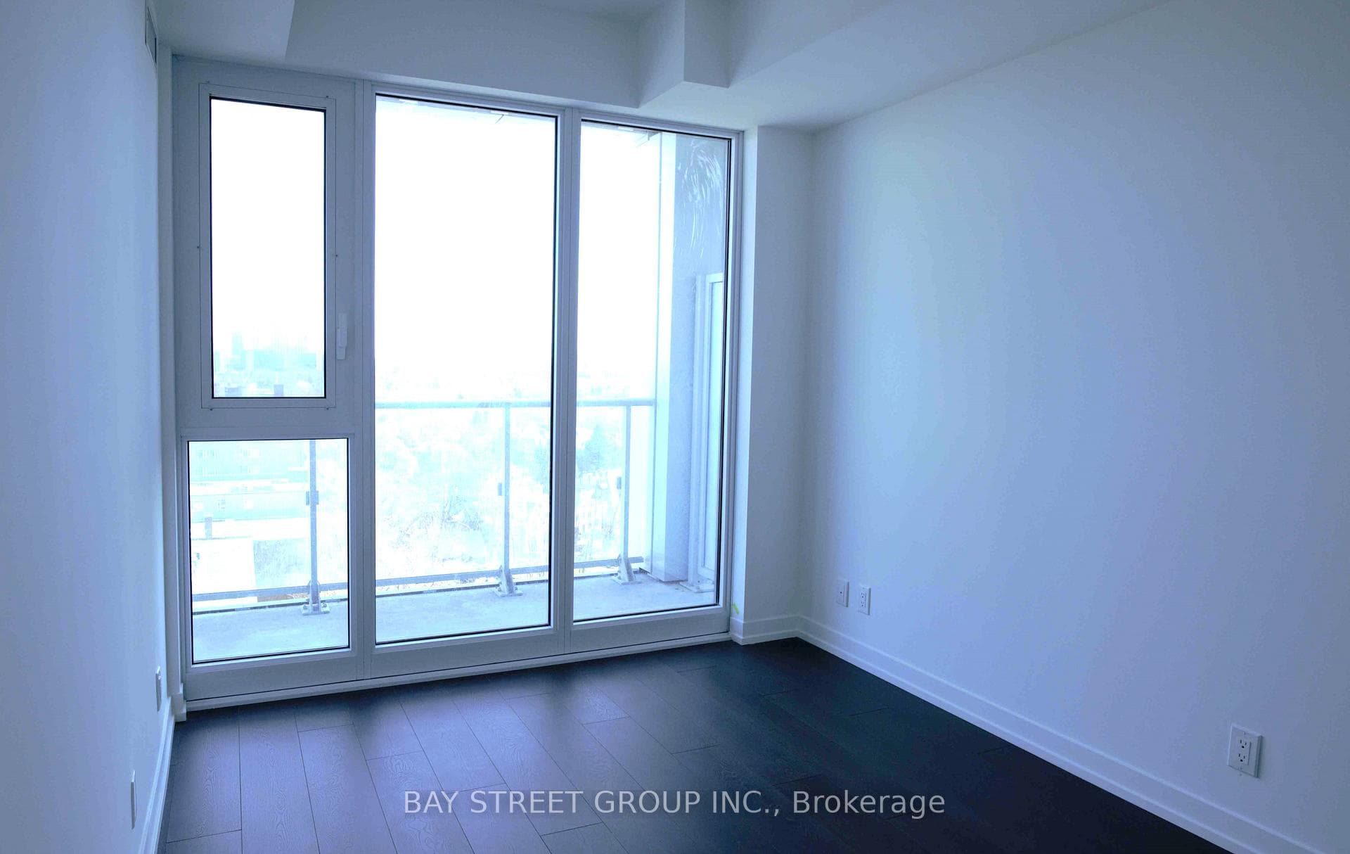 2020 BATHURST Street Unit 1717 photo 3
