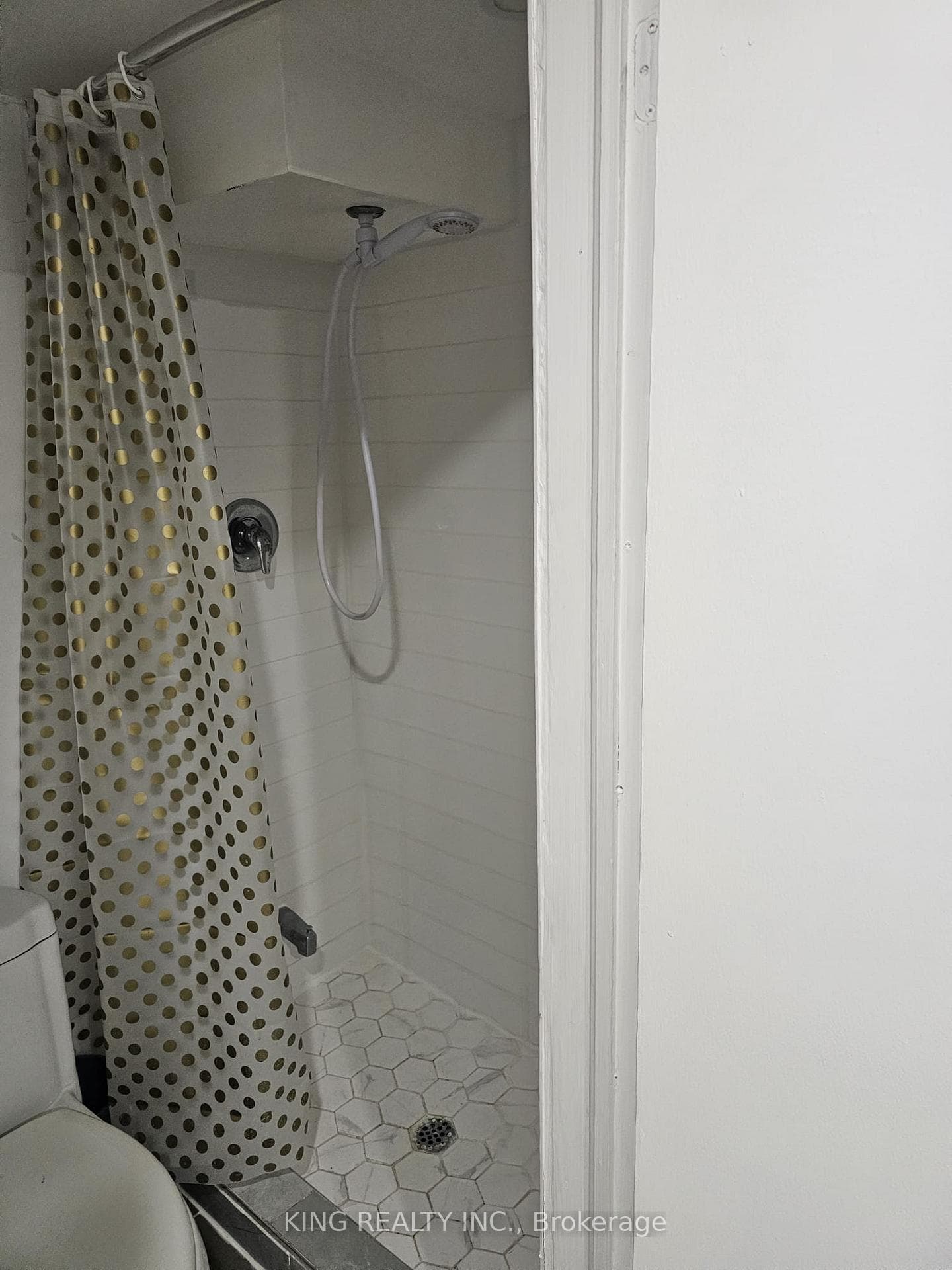 526 Grove Street photo 21