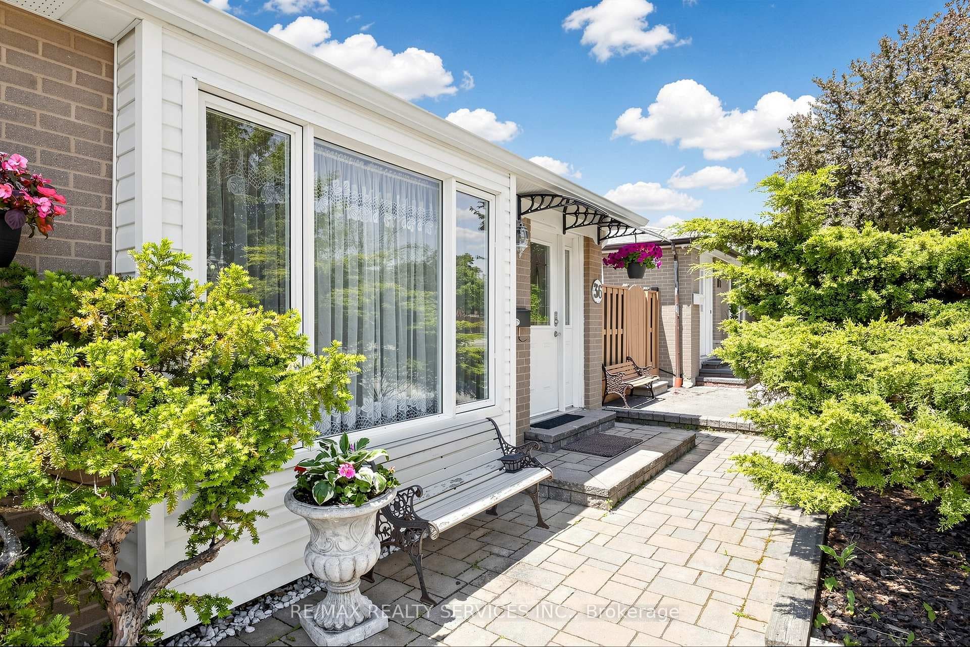 36 Glenvale Boulevard photo 4