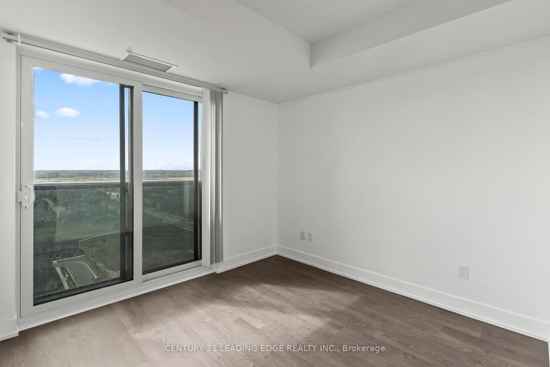 2550 Simcoe Street Unit 1903 photo 12