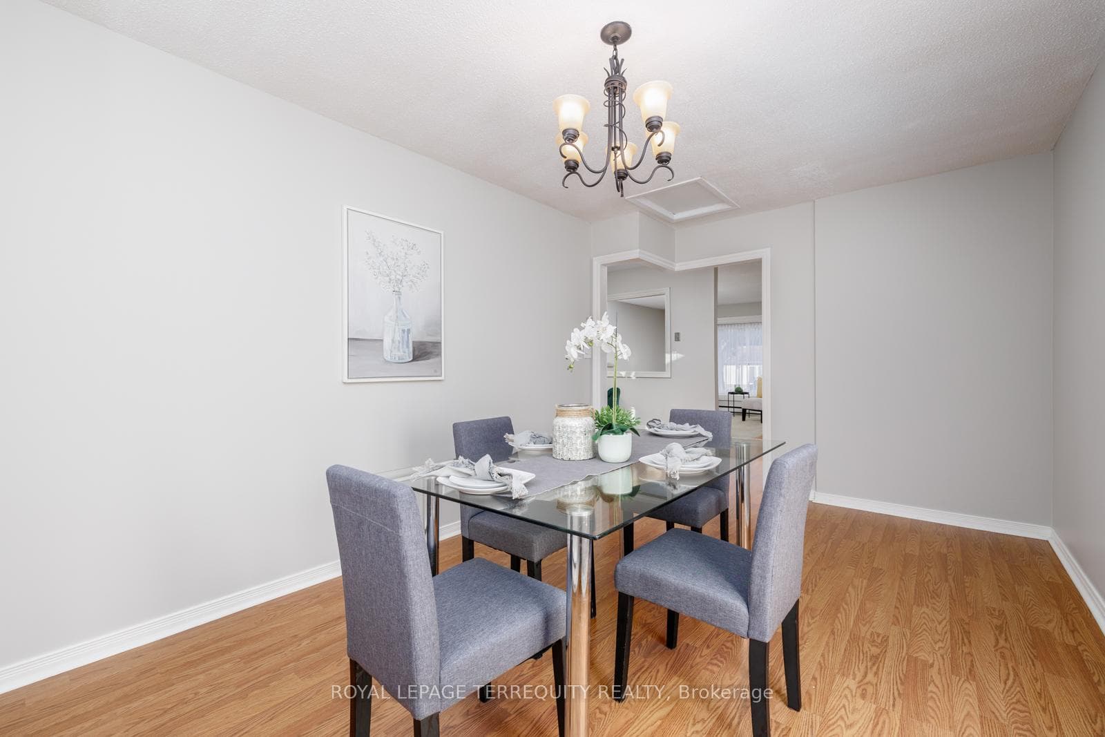 165 Londonderry Street photo 12