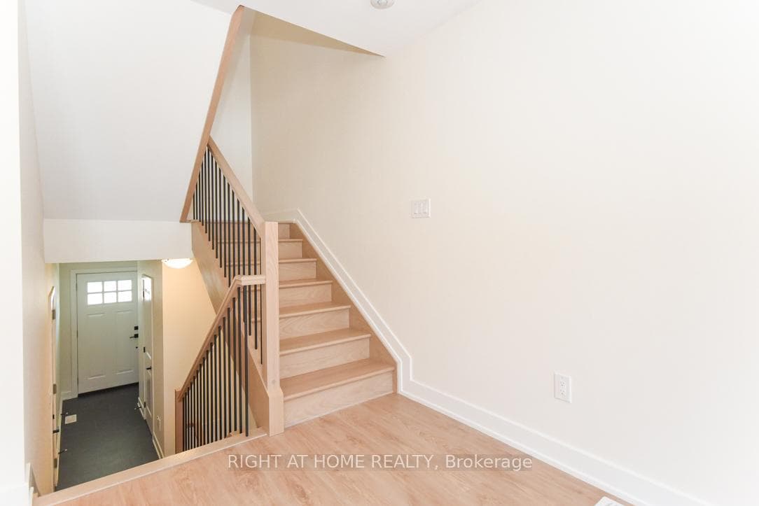 75 WHITCOMB Crescent photo 17